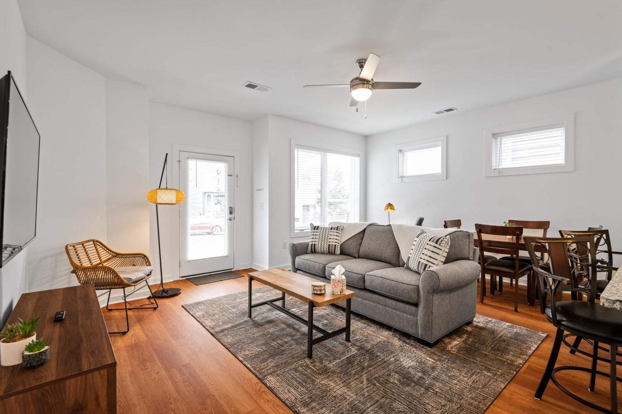 Charming Duplex Retreat In Old Town Manchester, Va