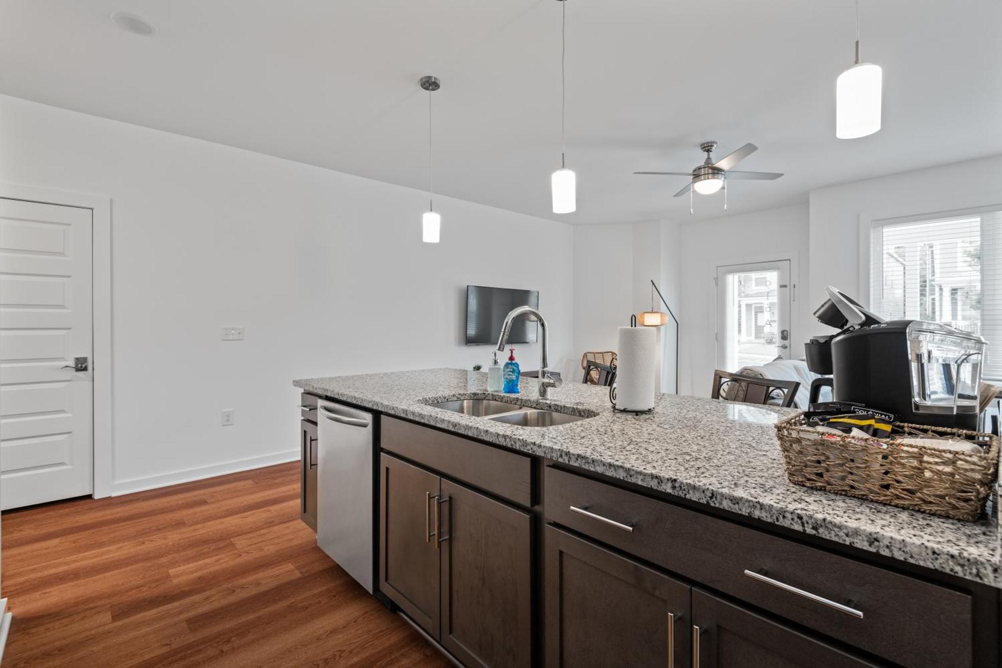 Charming Duplex Retreat In Old Town Manchester, Va Apartment *