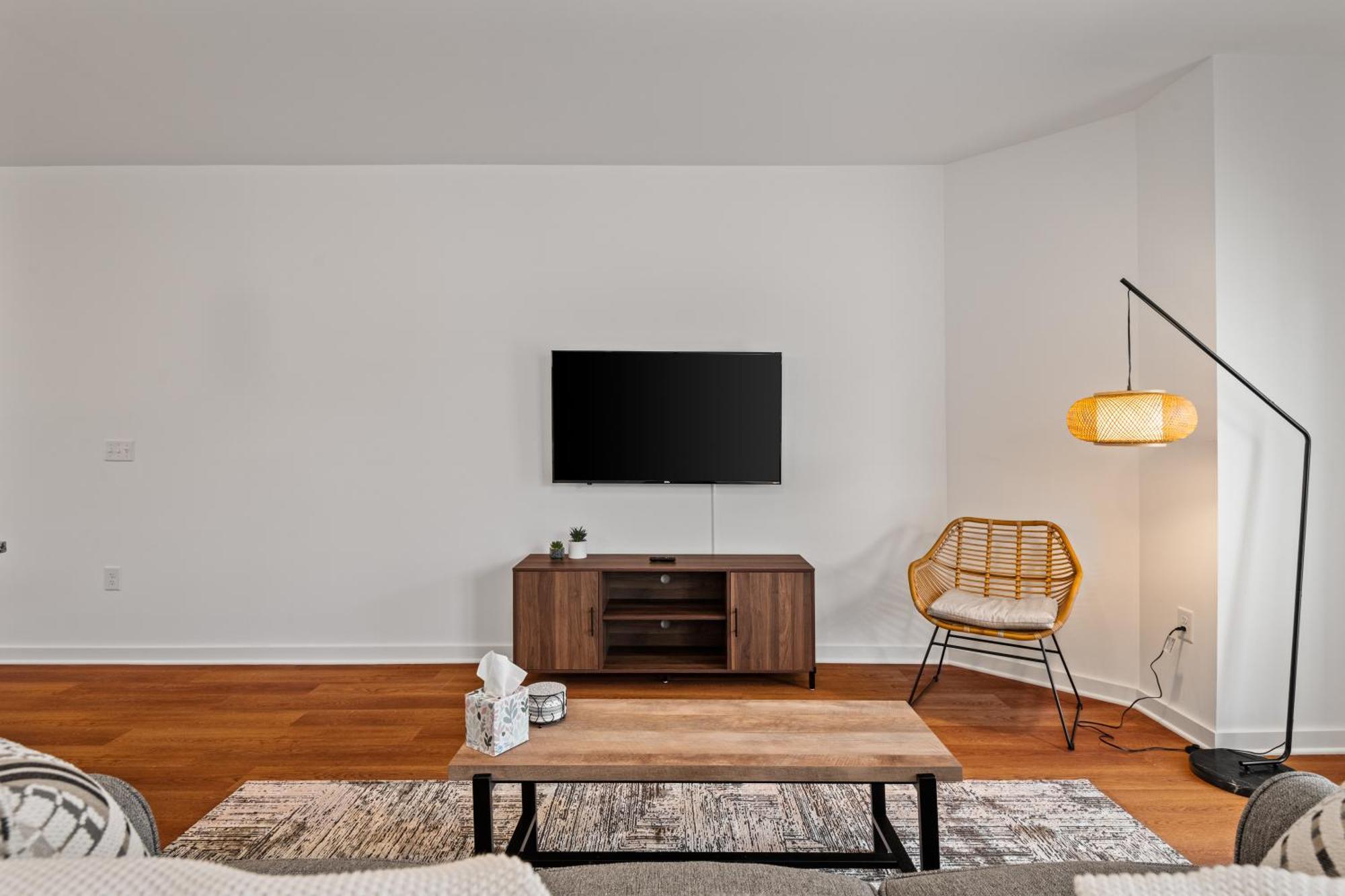 Charming Duplex Retreat In Old Town Manchester, Va