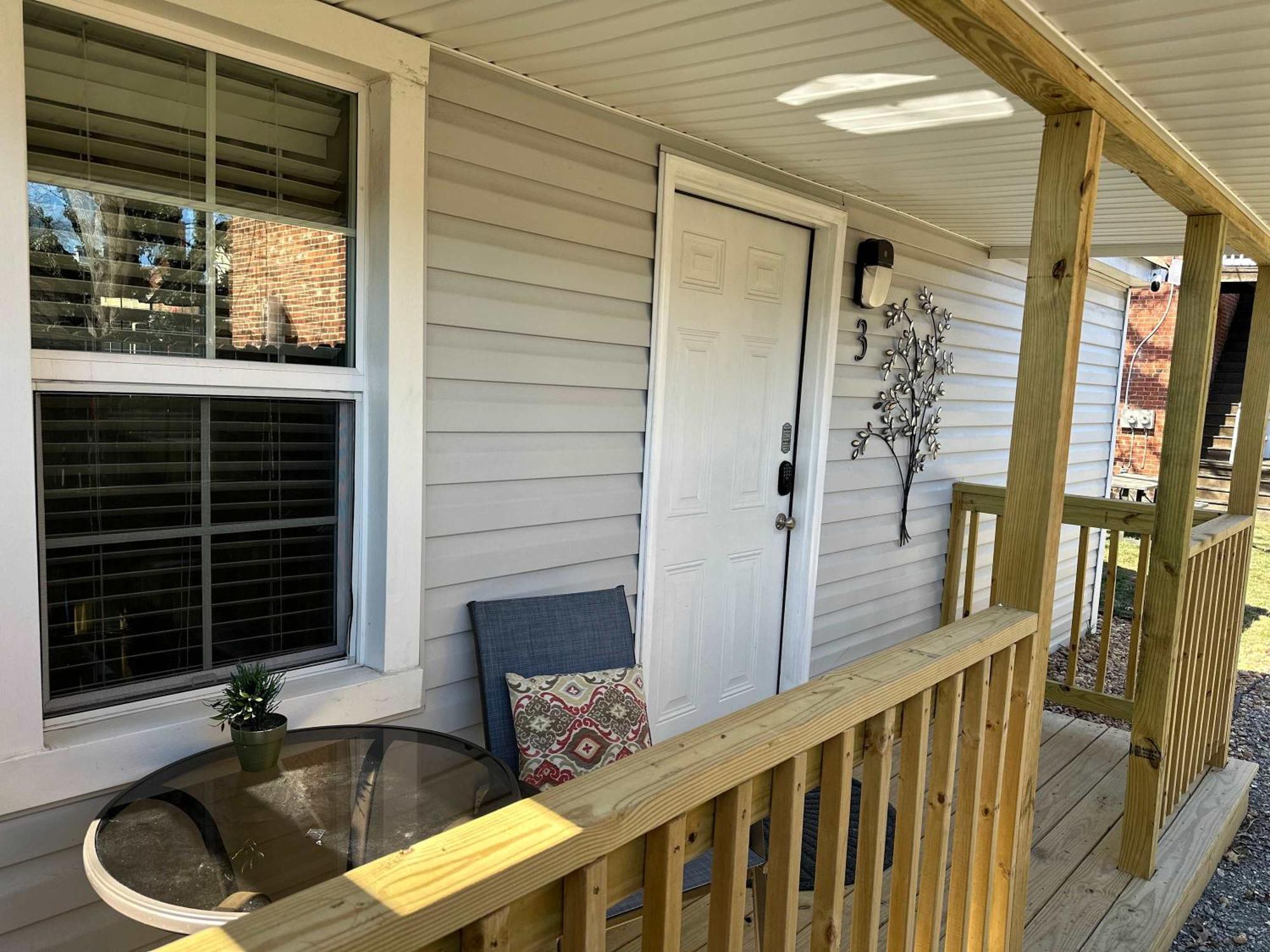 E3 Centrally Located In Carytown Fully Fenced *