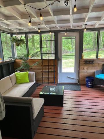 Serene Retreat! 420 Friendly In Designated Area, 3 Minutes To Downtown *