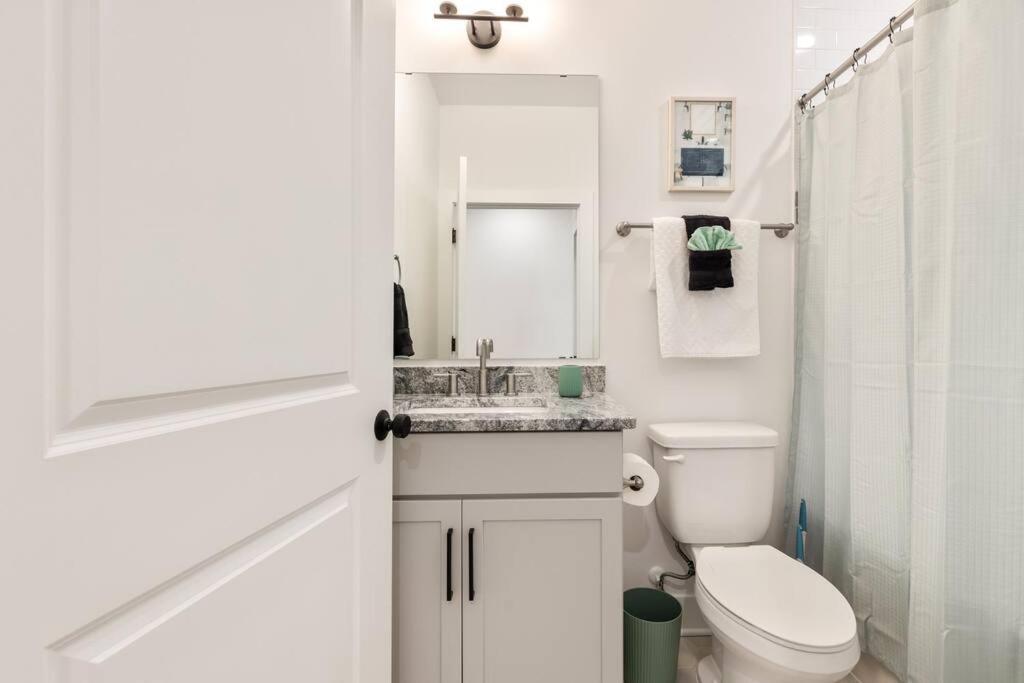 Dog-friendly With Fenced Yard In Richmond, Va!