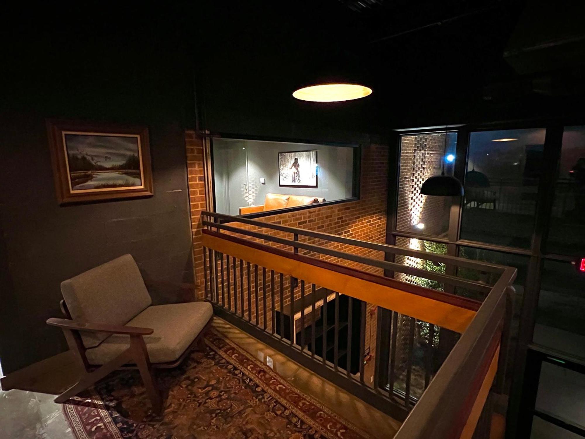 Classified Moto - The Frank Hotel *