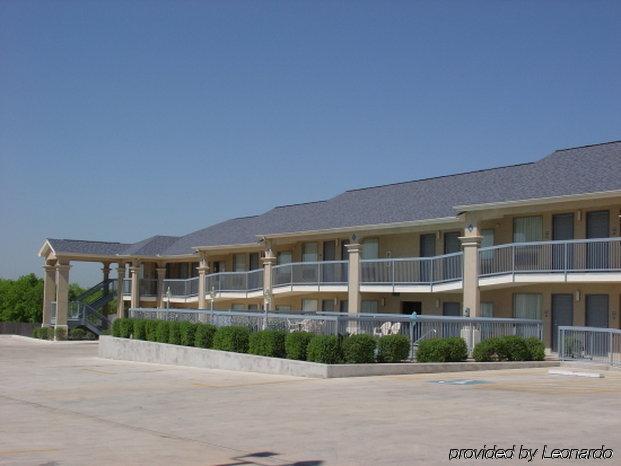 Hotel Executive And Suites 2*