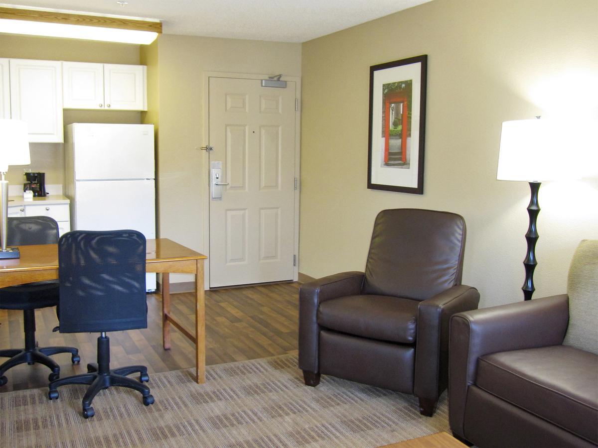 Extended America - - W Broad Street - Glenside - North