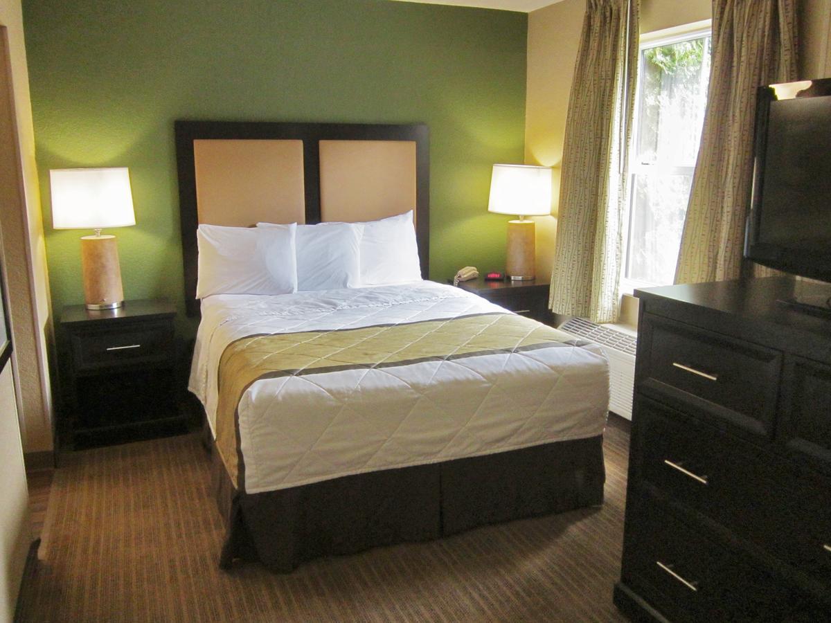 Extended America - - W Broad Street - Glenside - North Hotel