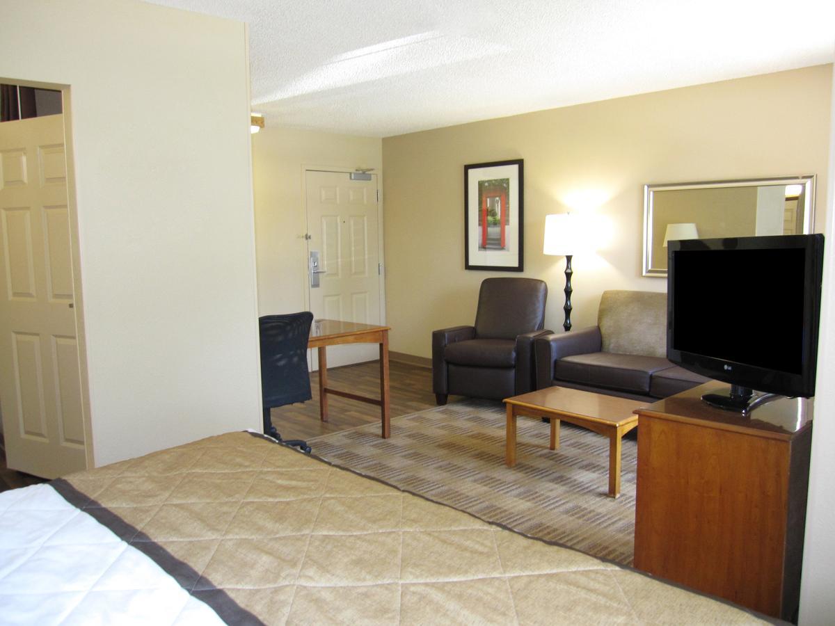 Extended America - - W Broad Street - Glenside - North Richmond