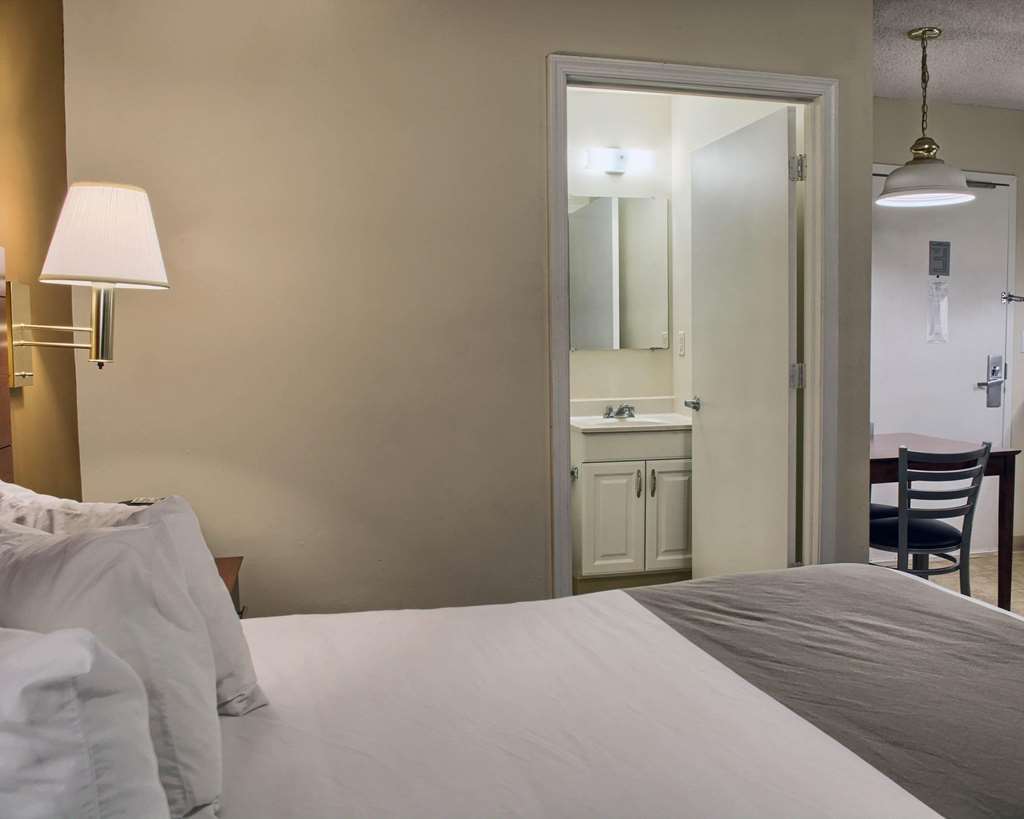 Hotel 6-richmond, Va - I-64 West
