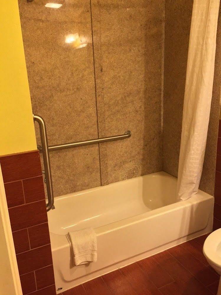 Deluxe Motel