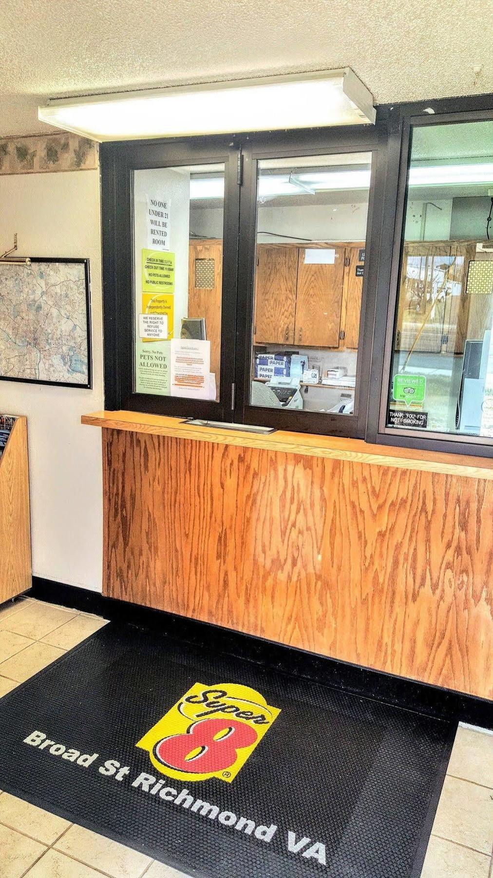 Super 8 By Wyndham Richmond/broad Street Motel 3*