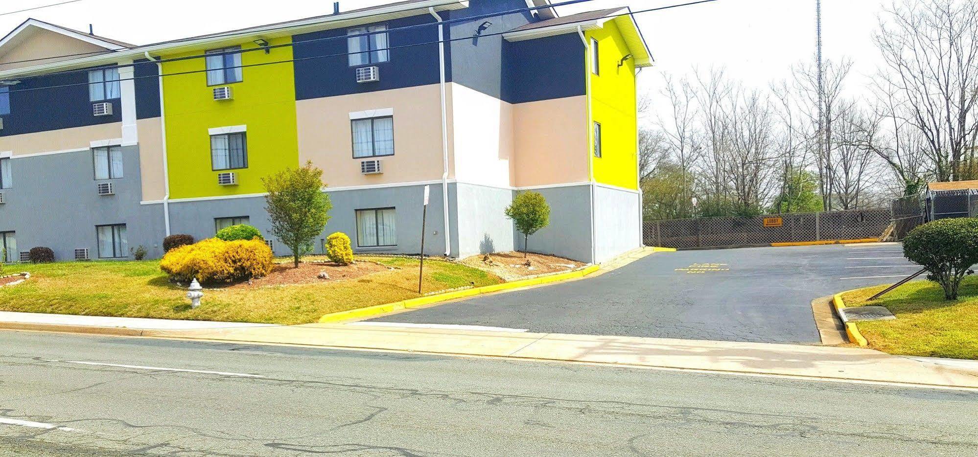 Super 8 By Wyndham Richmond/broad Street 3*