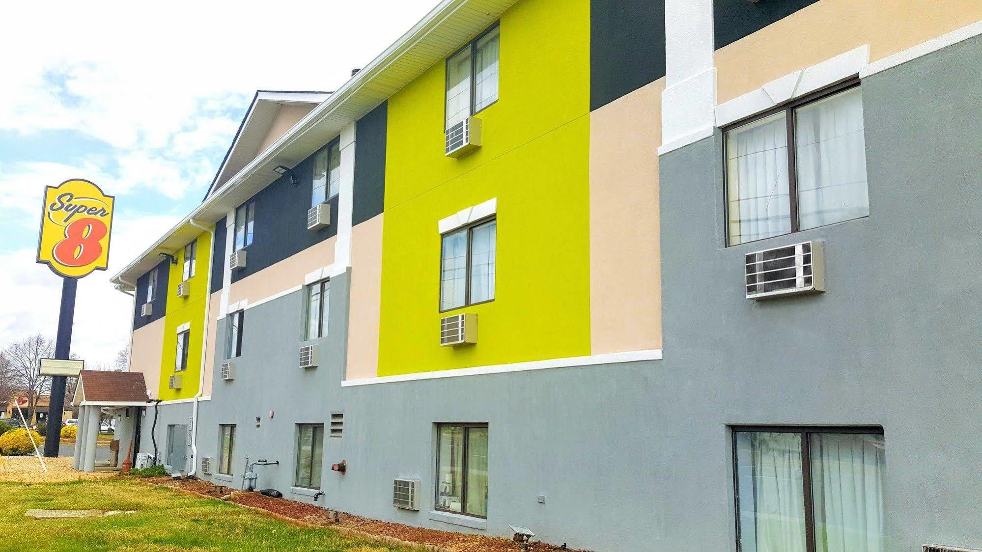 Motel Super 8 By Wyndham Richmond/broad Street 3*