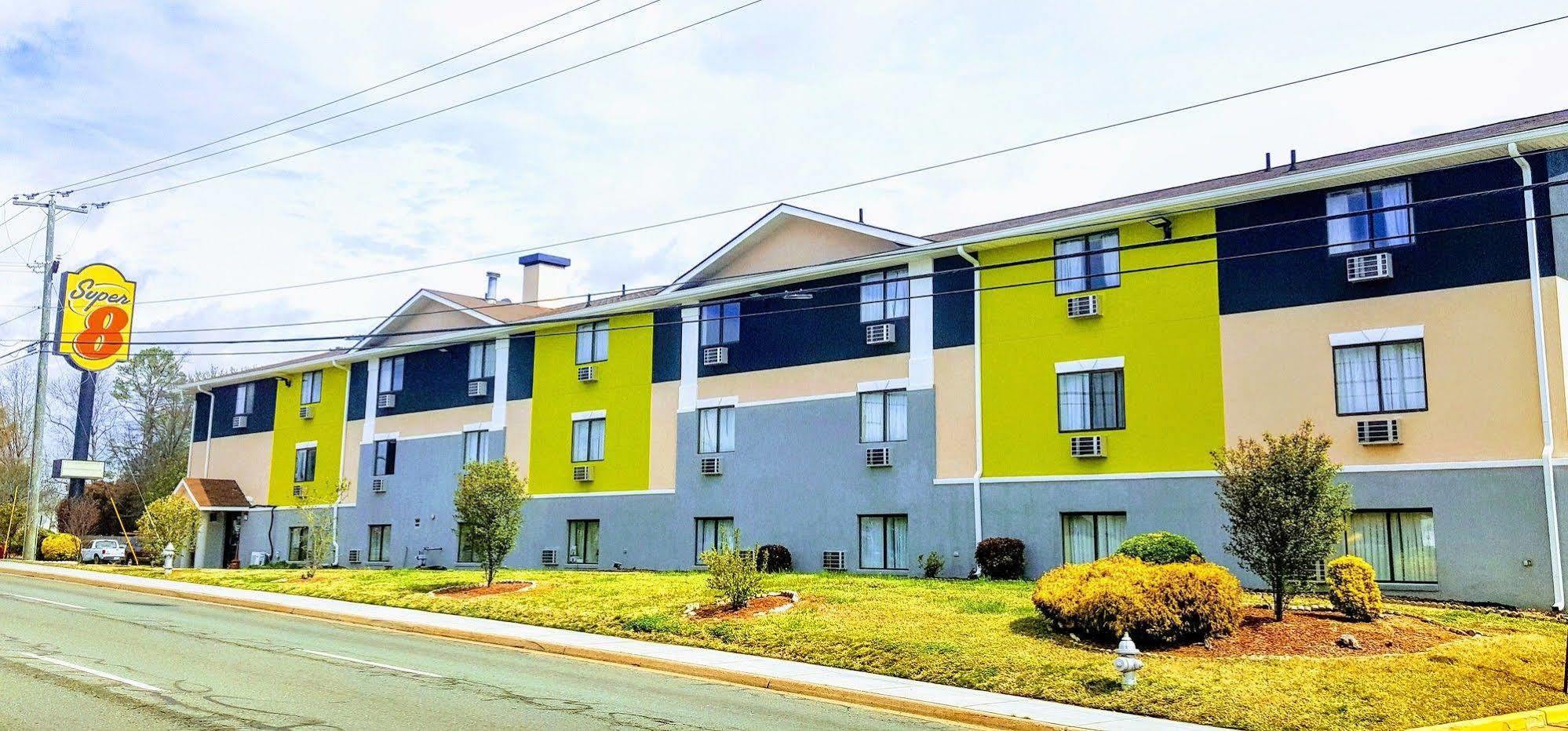 Super 8 By Wyndham Richmond/broad Street 3*