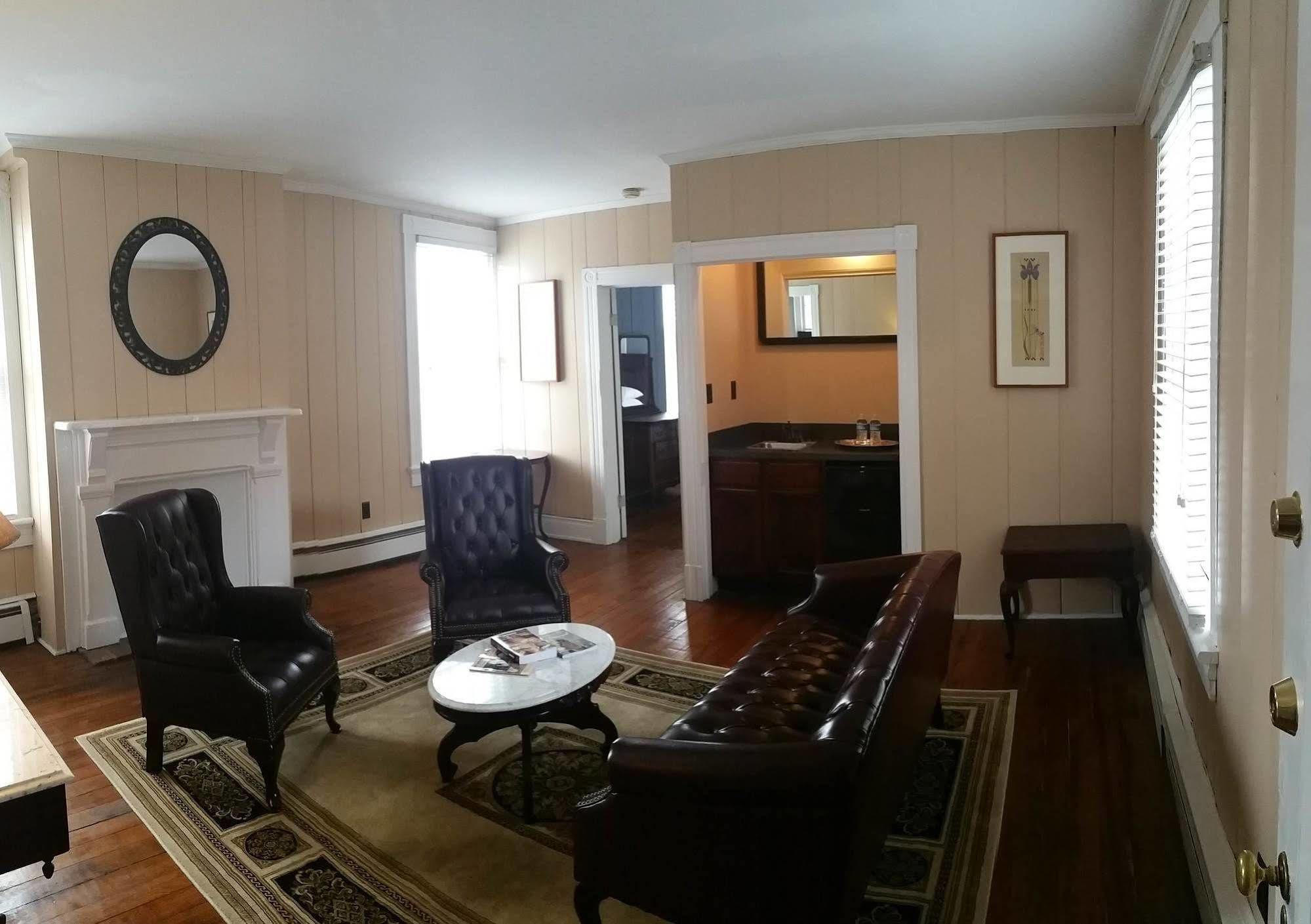 Hotel At Patrick Henry's