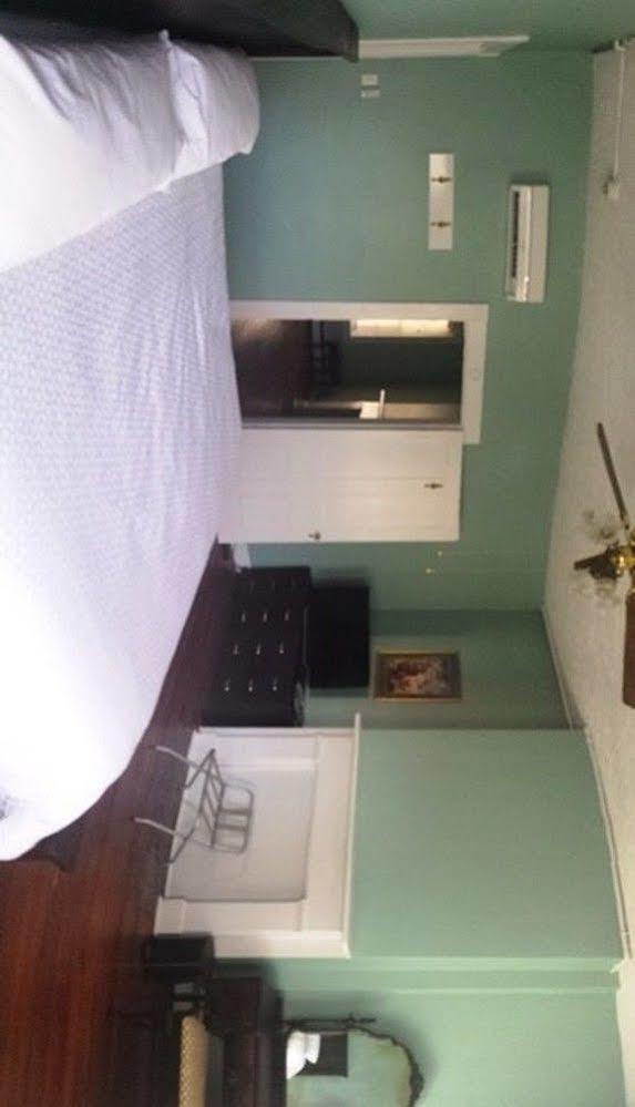 Hotel At Patrick Henry's 3*