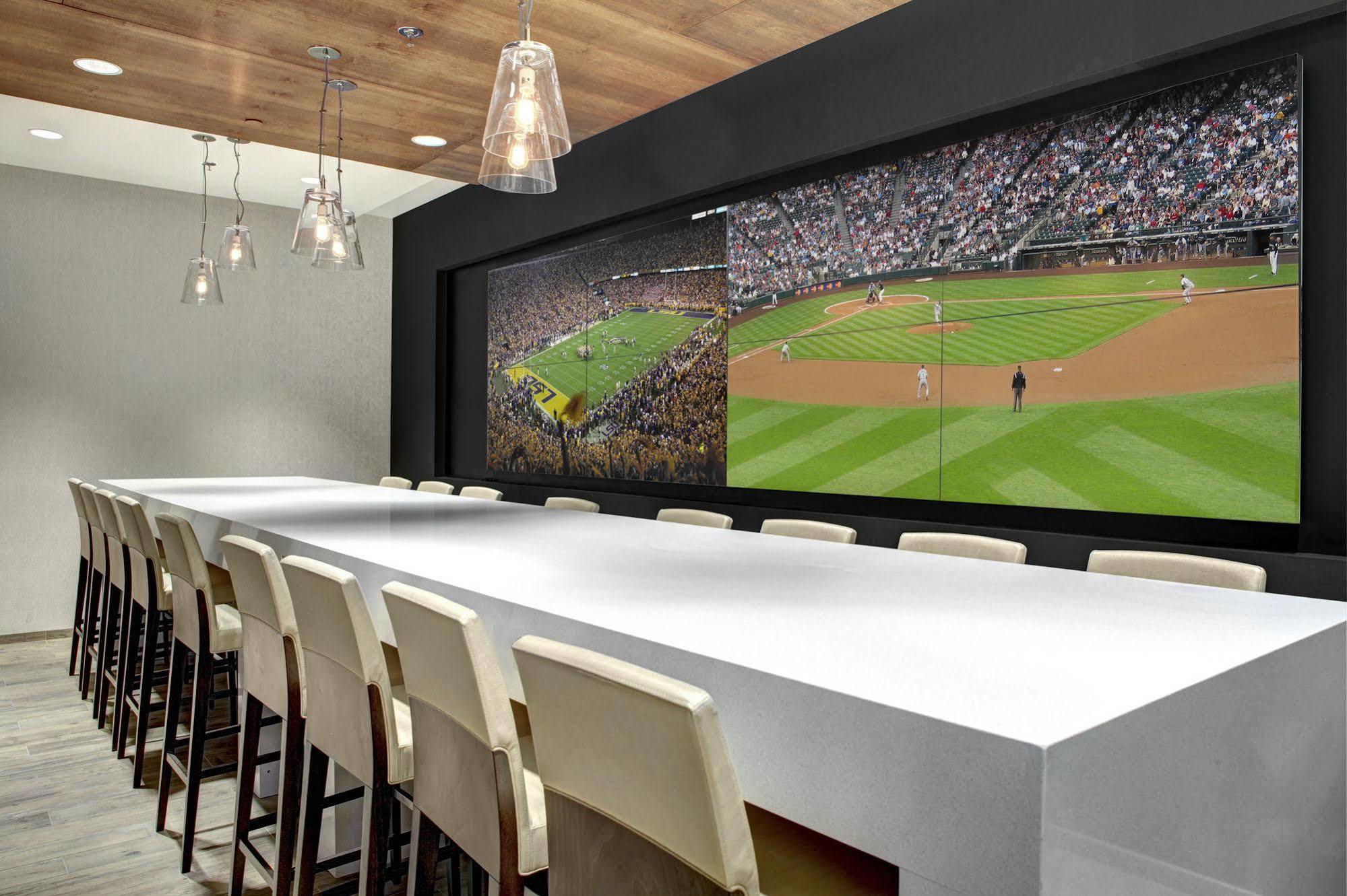 Hotel Hampton & - - Downtown, Va 3*