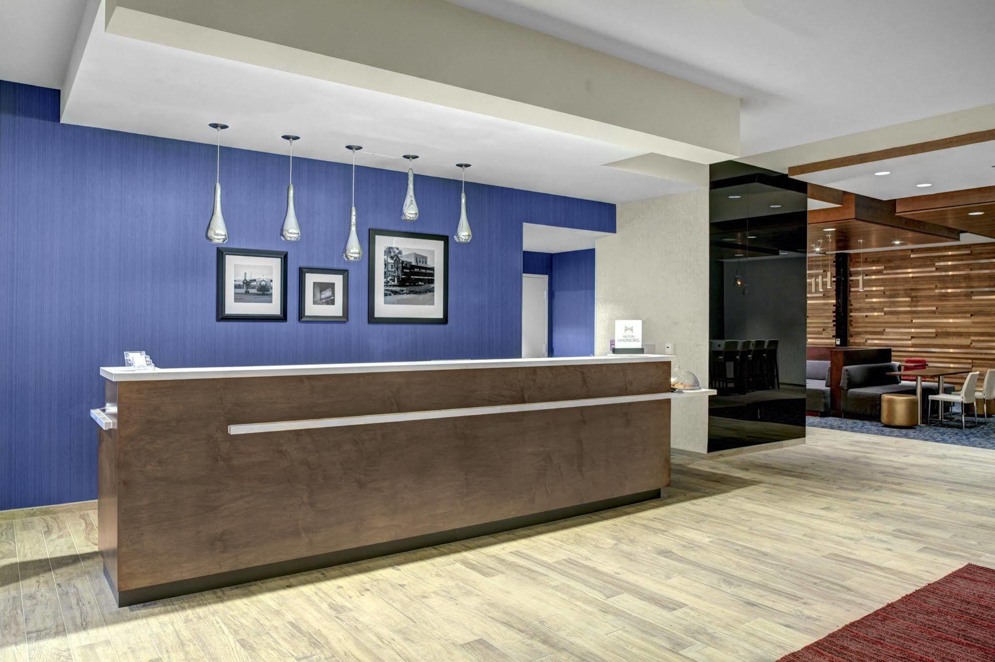 Hotel Hampton & - - Downtown, Va 3*