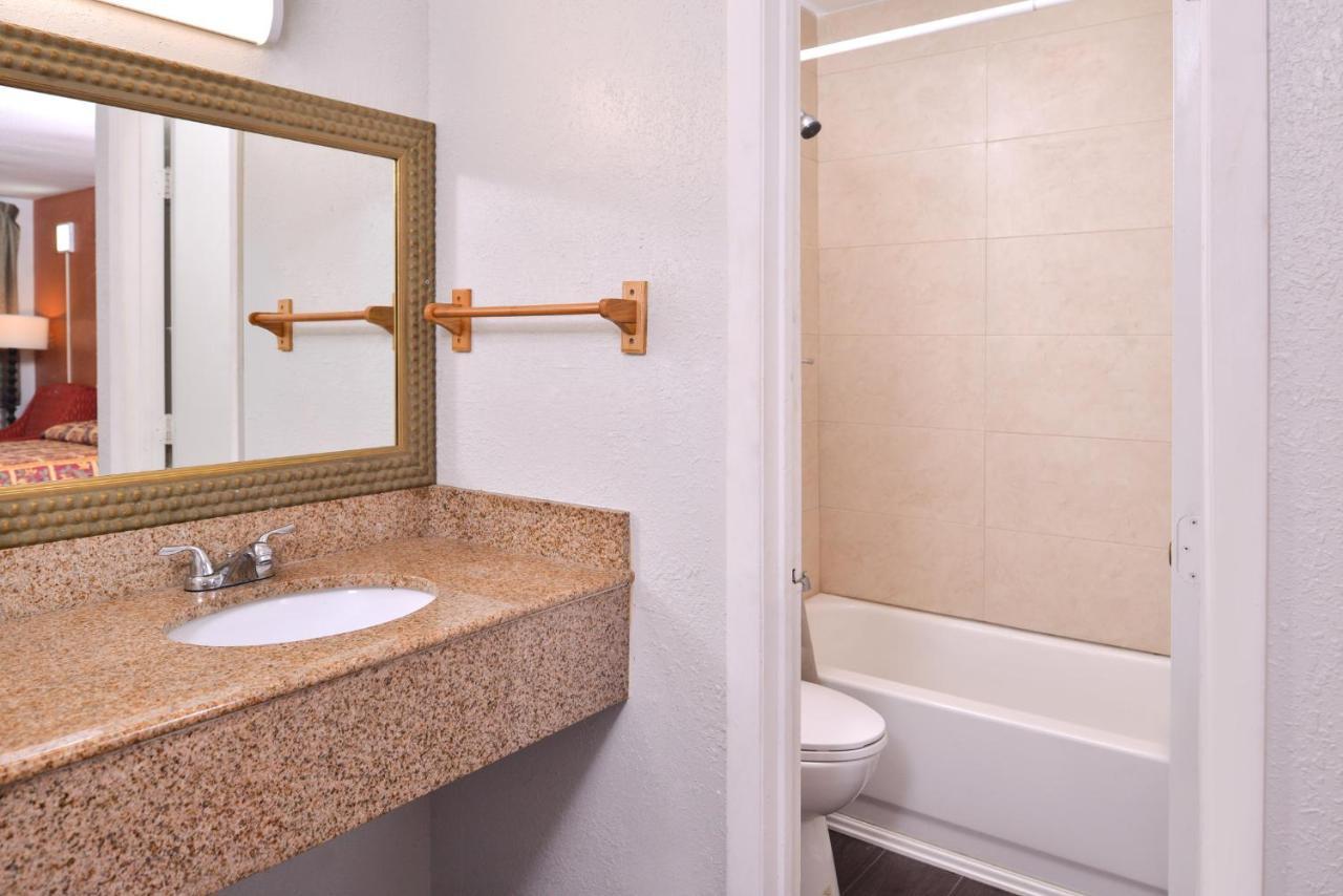 Americas Value South Motel 2*