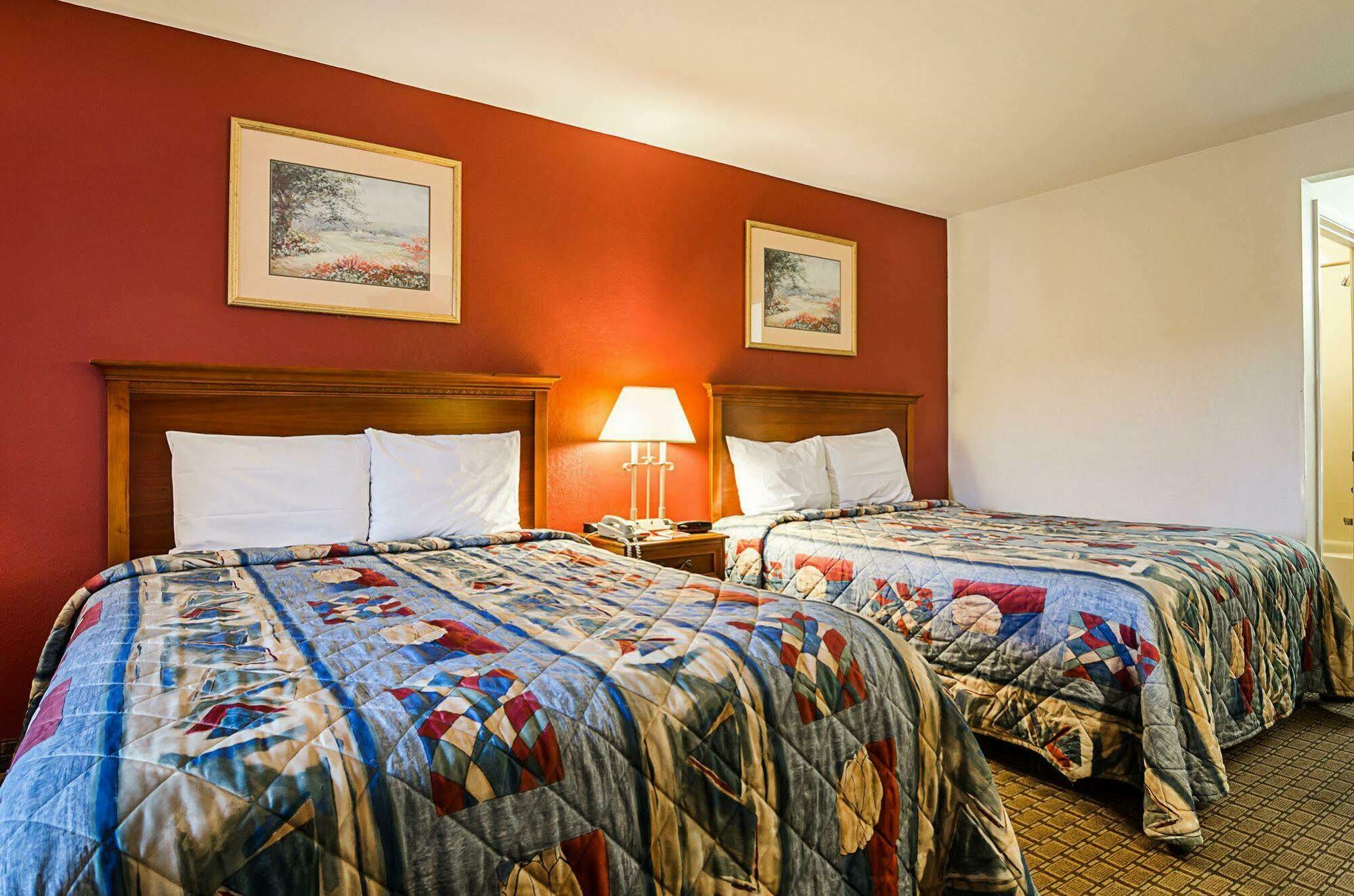 Econo Lodge *
