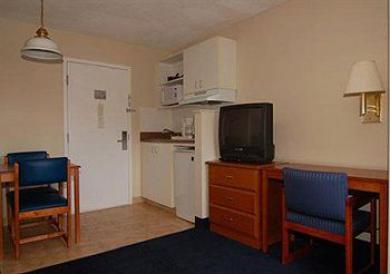 Hotel 6-richmond, Va - I-64 West