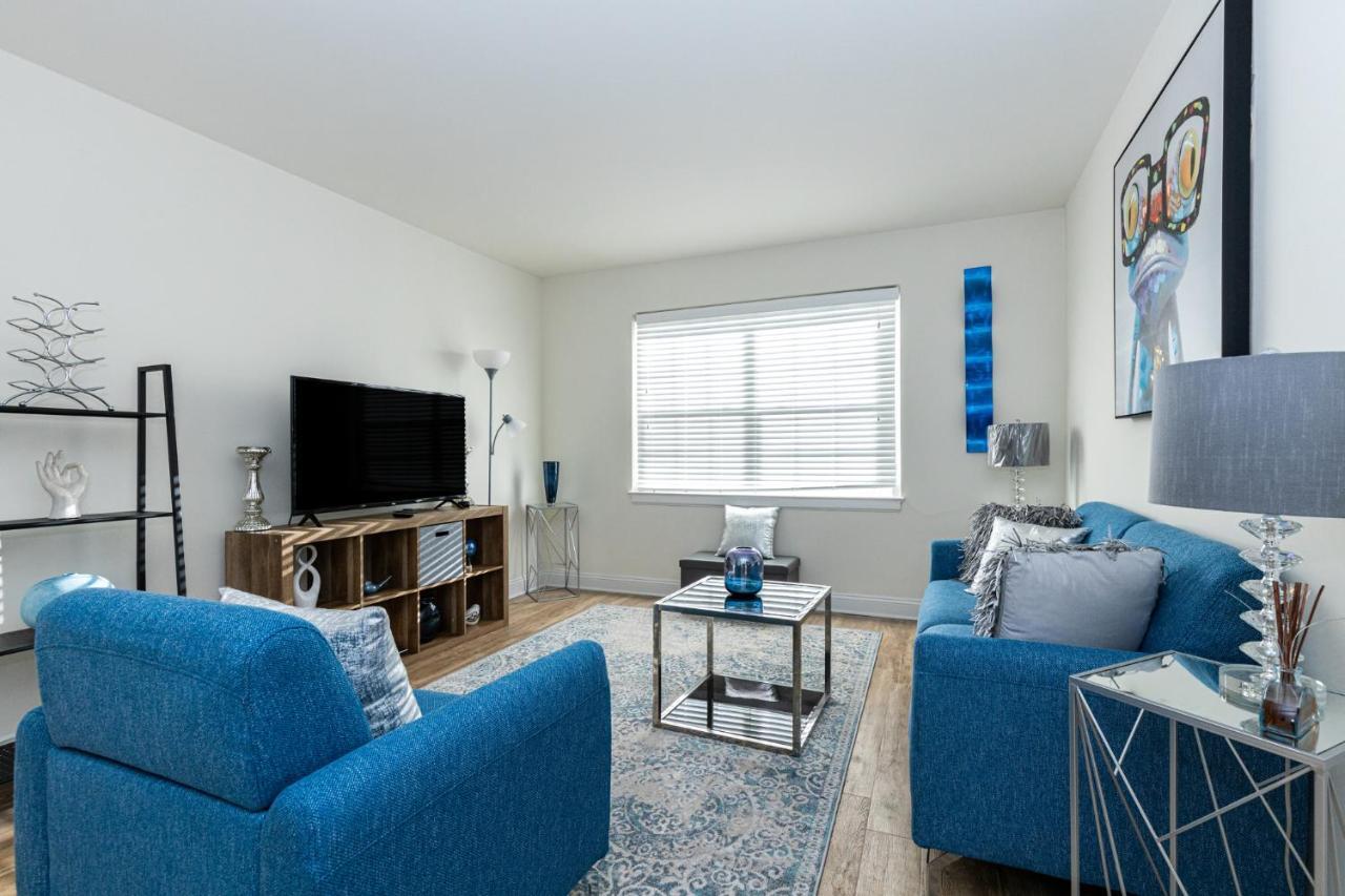 Carytown Living With *pool And Gym* Apartment