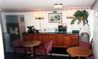 Super 8 By Wyndham Richmond/broad Street Motel 3*