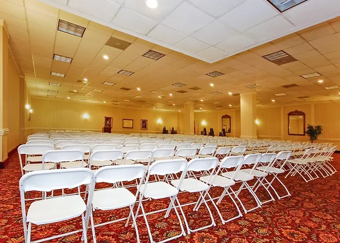 Quality Inn And Suites Conference Center