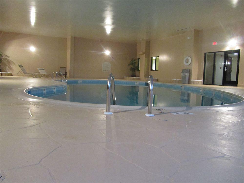 Crowne Plaza West Hotel 4*