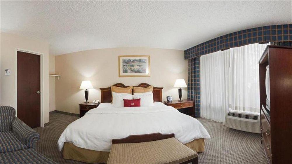 Crowne Plaza West Hotel