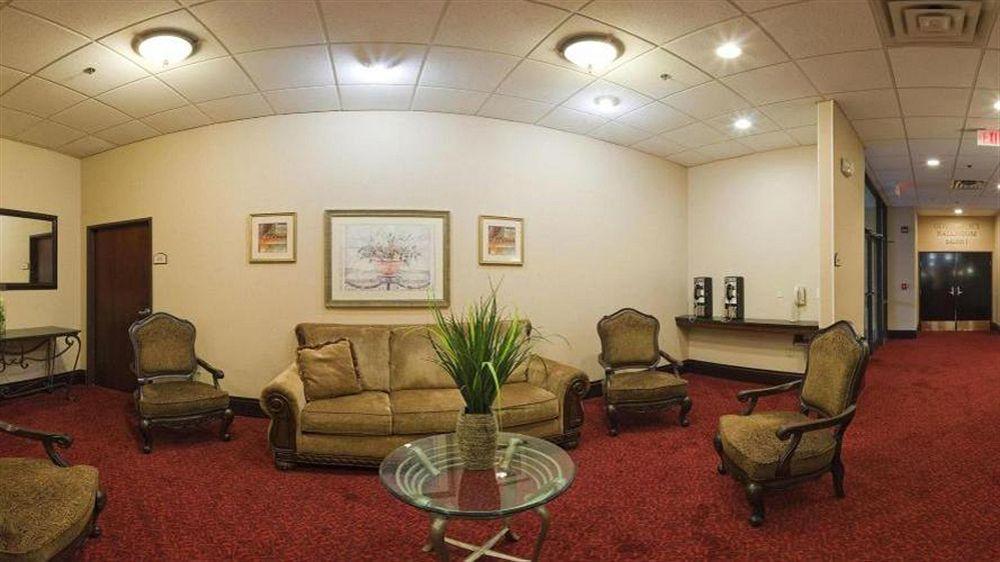 Hotel Crowne Plaza West 4*