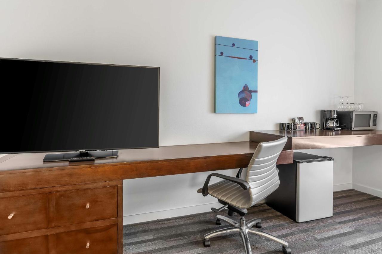 Hyatt Place Arboretum Hotel 3*