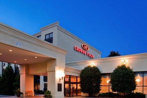 Crowne Plaza West