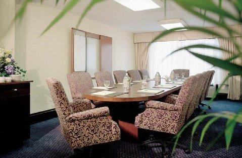 Crowne Plaza West Hotel 4*