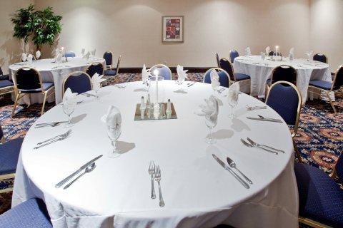 Crowne Plaza West 4*