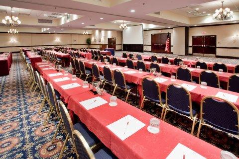 Crowne Plaza West Hotel 4*