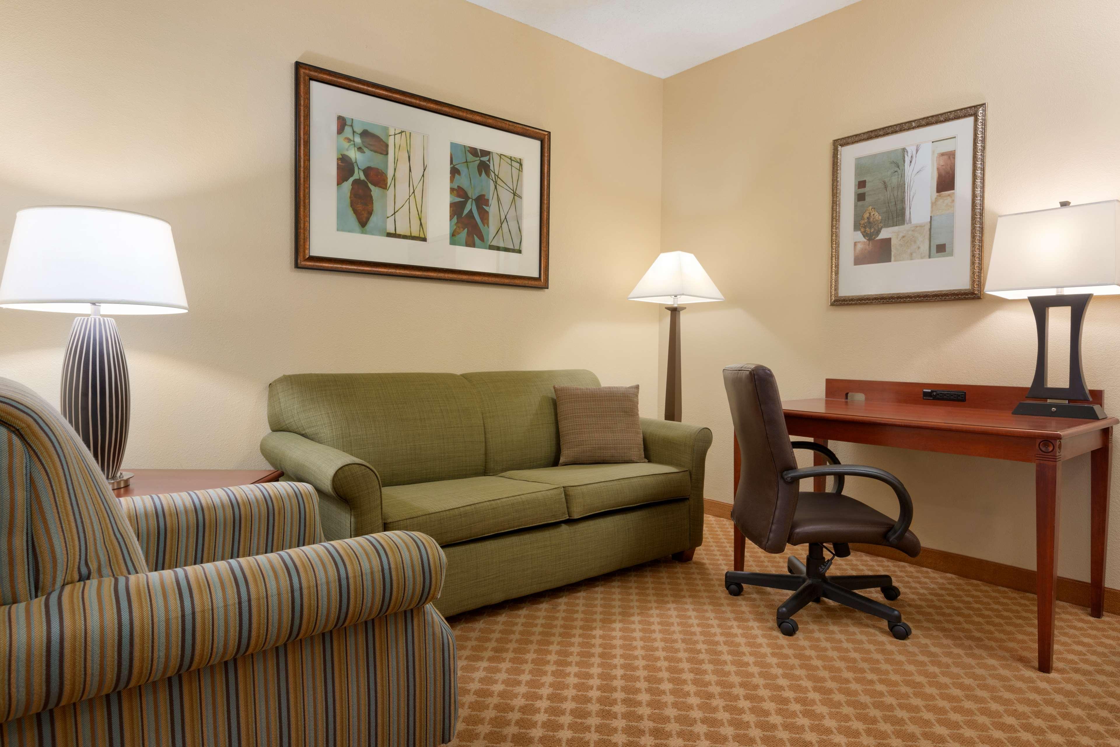 Country & By Radisson, Richmond West At I-64, Va