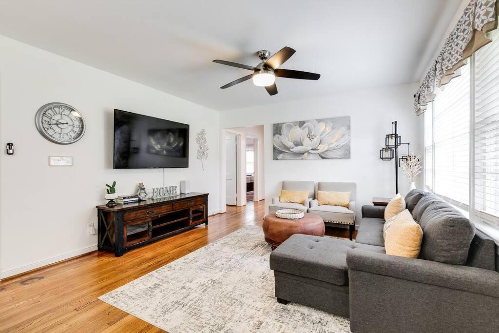 Rf Location W Fenced Backyard Fire-pit