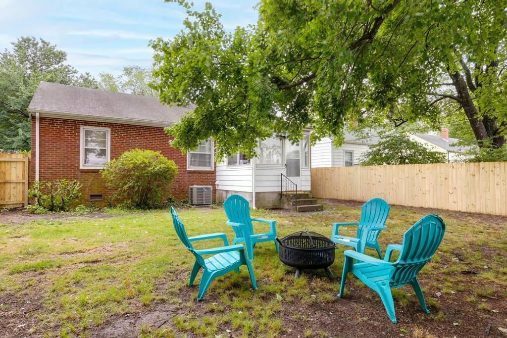 Rf Location W Fenced Backyard Fire-pit * Richmond