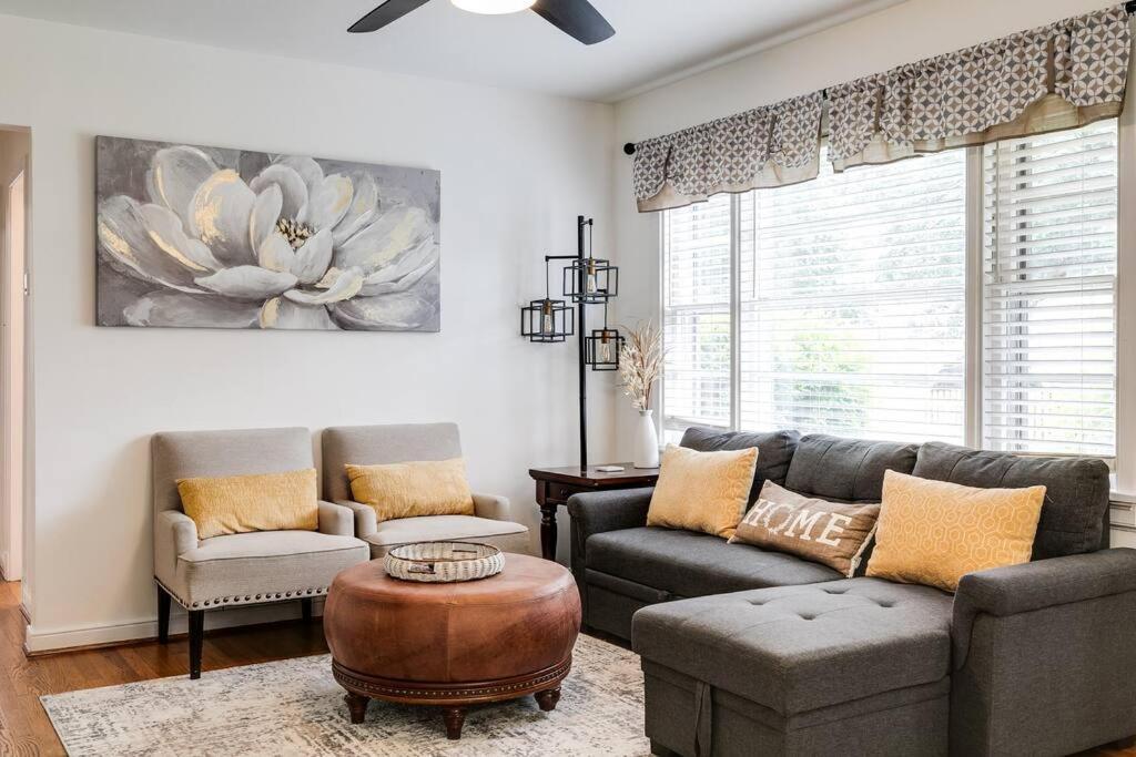 Rf Location W Fenced Backyard Fire-pit Holiday home Richmond