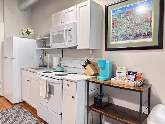 G4 King Bed Location Museums Free Parking *