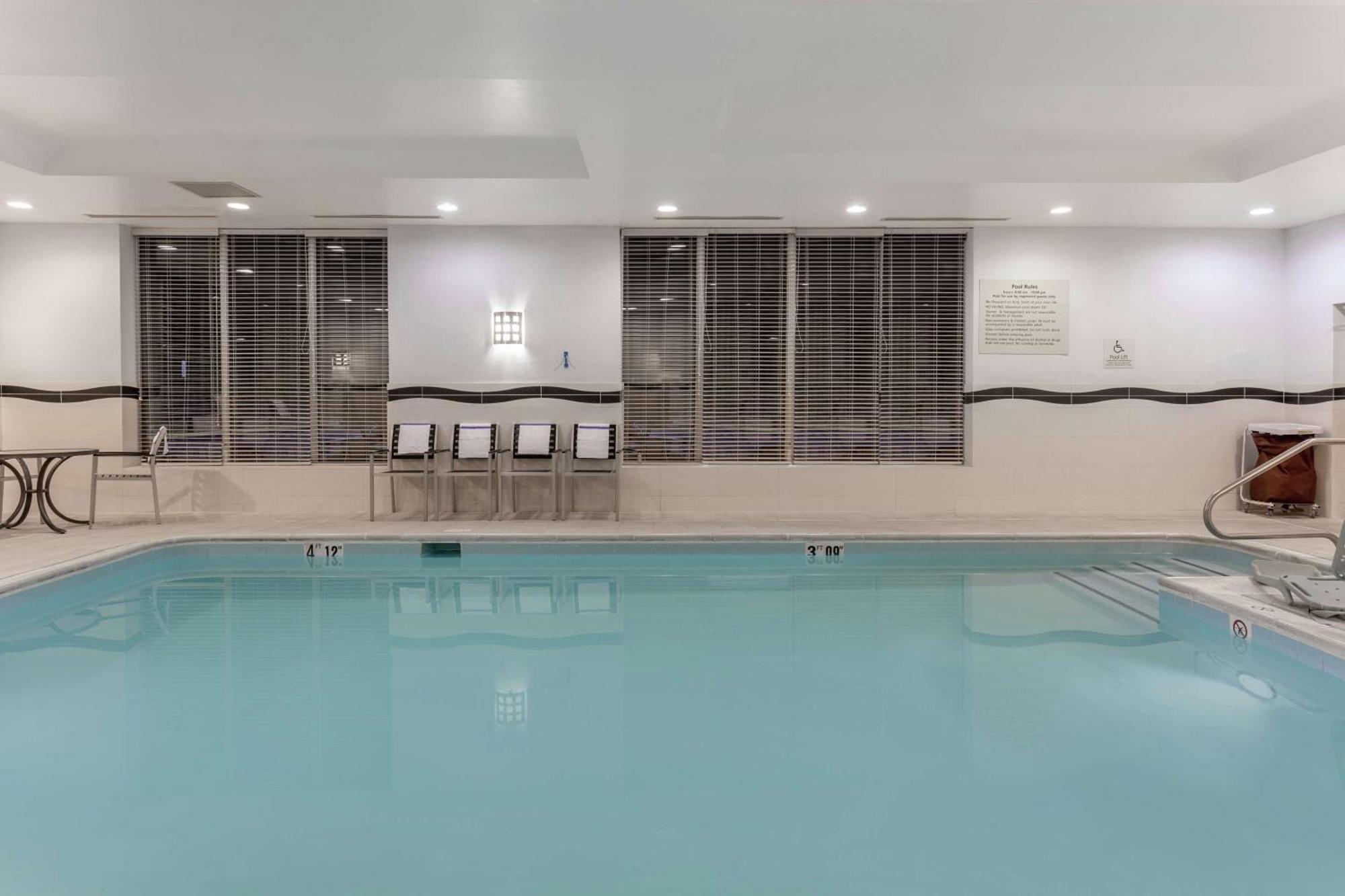 Hampton - South Hotel