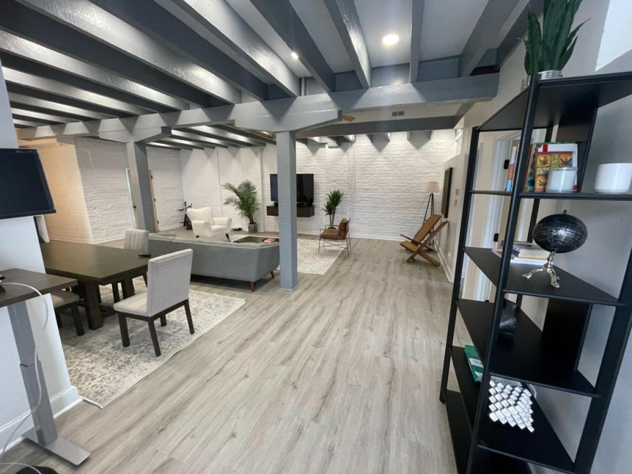 Apartment Downtown Vibes 2br Parking Bikes