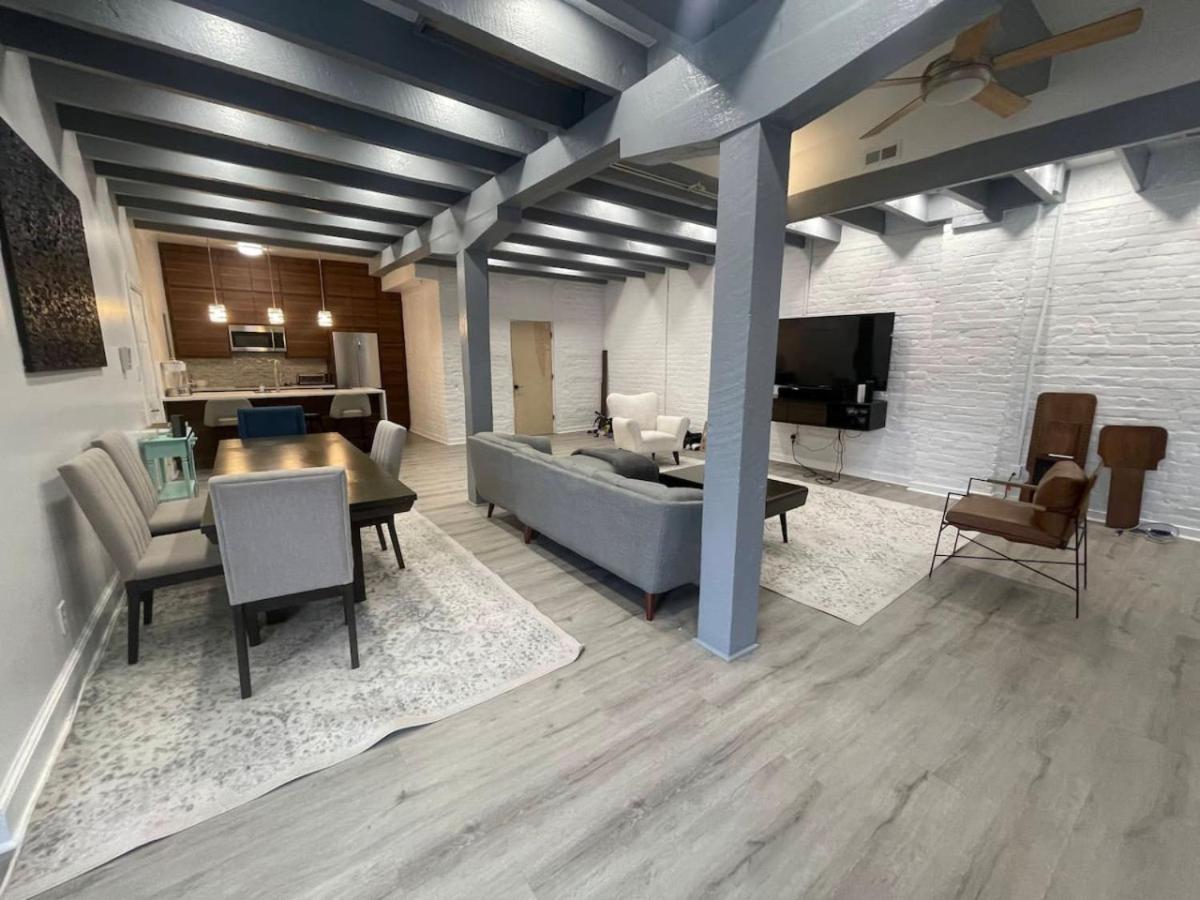 Downtown Vibes 2br Parking Bikes Apartment *