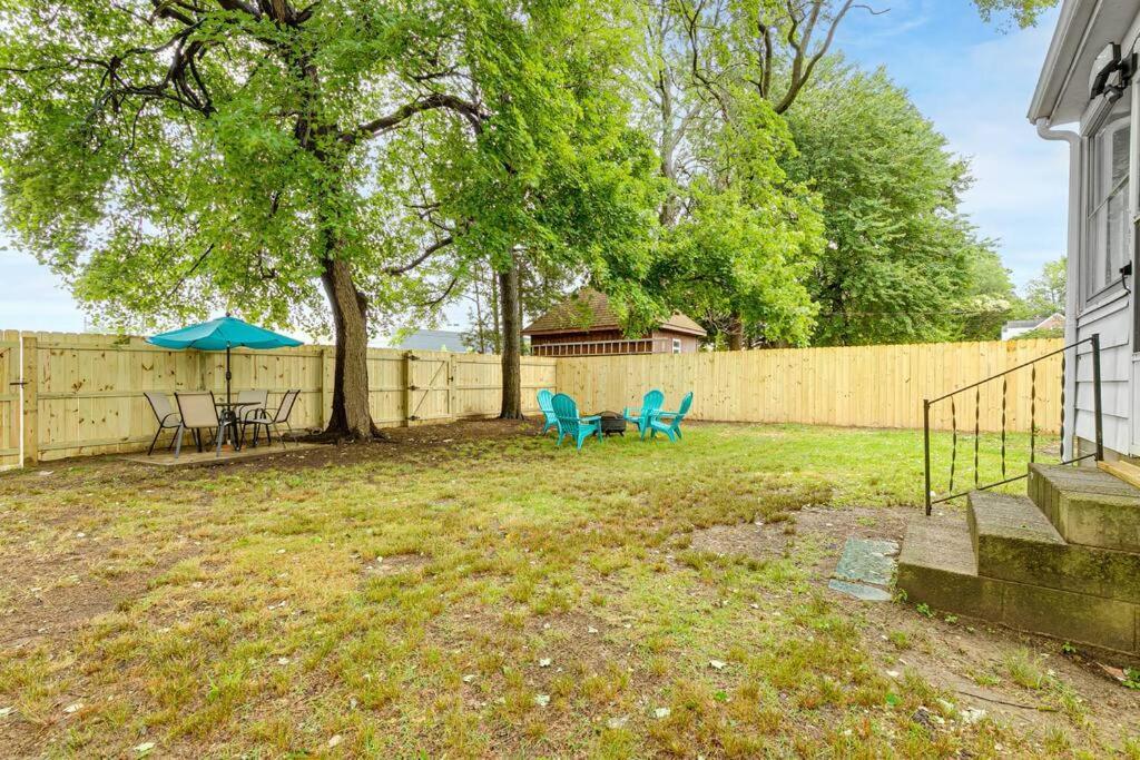 Rf Location W Fenced Backyard Fire-pit Holiday home Richmond