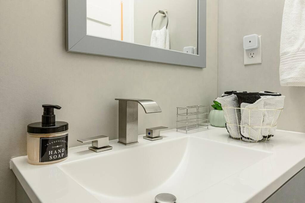 Apartment Step Into Style Charming Rva Getaway! Richmond