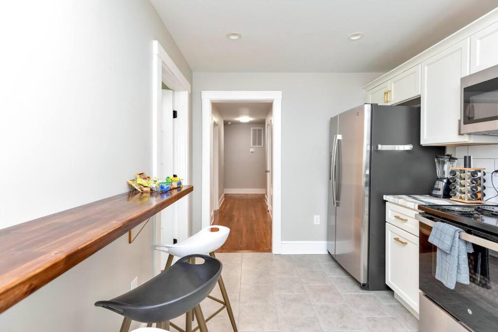 Apartment Sweet And Sunny Delight! Orange Crush On Oasis!