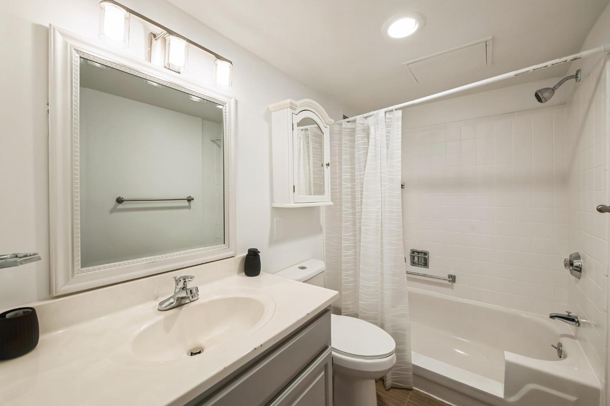 Apartment Legacy At Imperial Village 601 I 2 Bed 2 Bath *