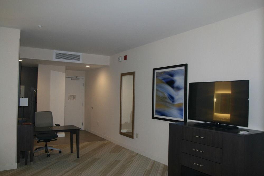 Hotel Homewood By Hilton Richmond-downtown 3*
