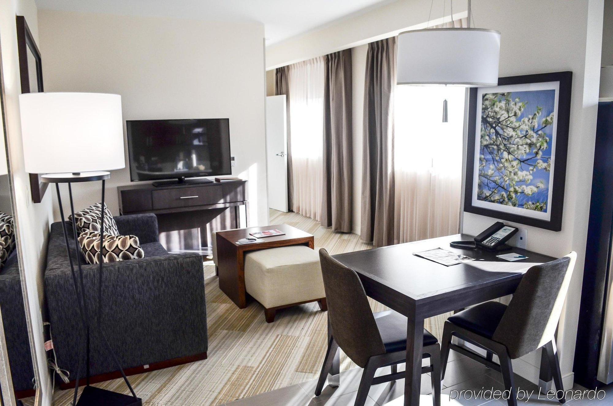 Hotel Homewood By Hilton Richmond-downtown 3*