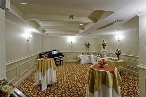 Hotel The Commonwealth 3*